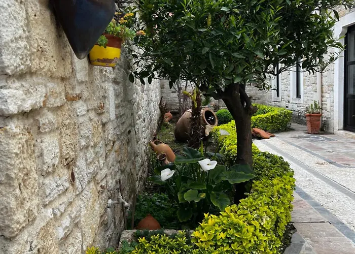 Griffon Hotel